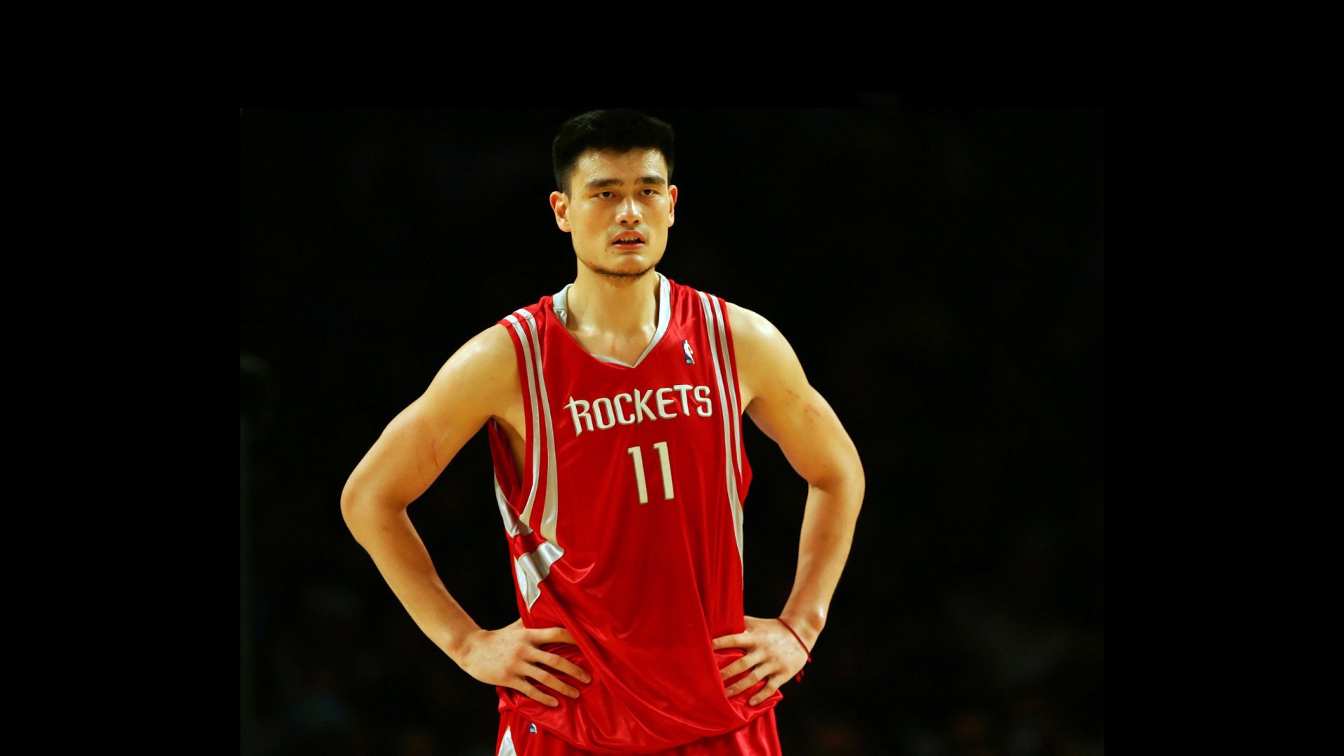 纽约寒夜中的一抹辽宁红，詹姆斯惊艳四座，CBA王者鏖战NBA劲旅书写唯一传奇